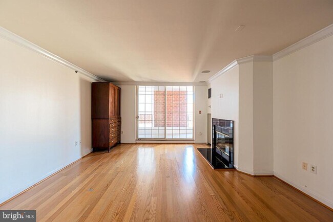 Building Photo - 1230 23rd St NW