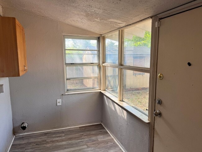 Building Photo - 1504 Austin St