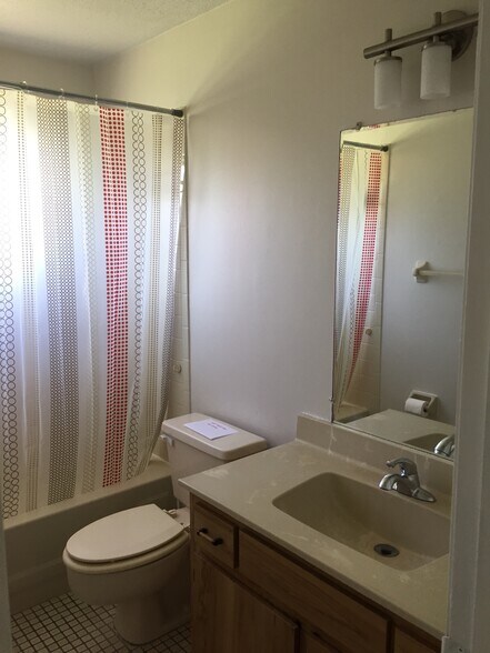 Building Photo - 415 Fox Pl