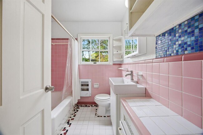 Building Photo - 1706 E 38th 1/2 St