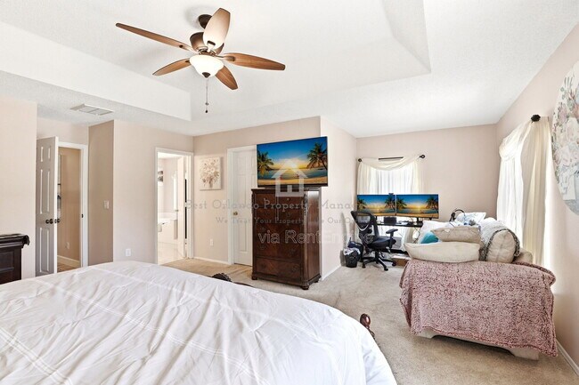 Building Photo - 824 Lake Biscayne Way