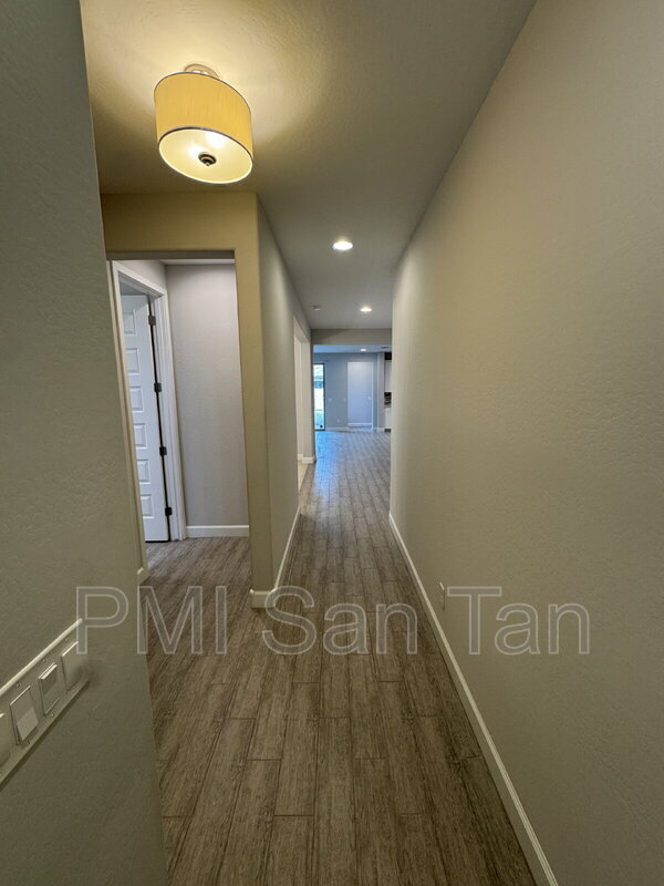Building Photo - 4350 E Mesquite St