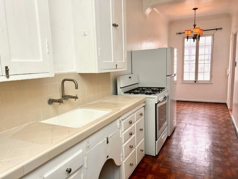 Building Photo - 140 Roxbury Dr