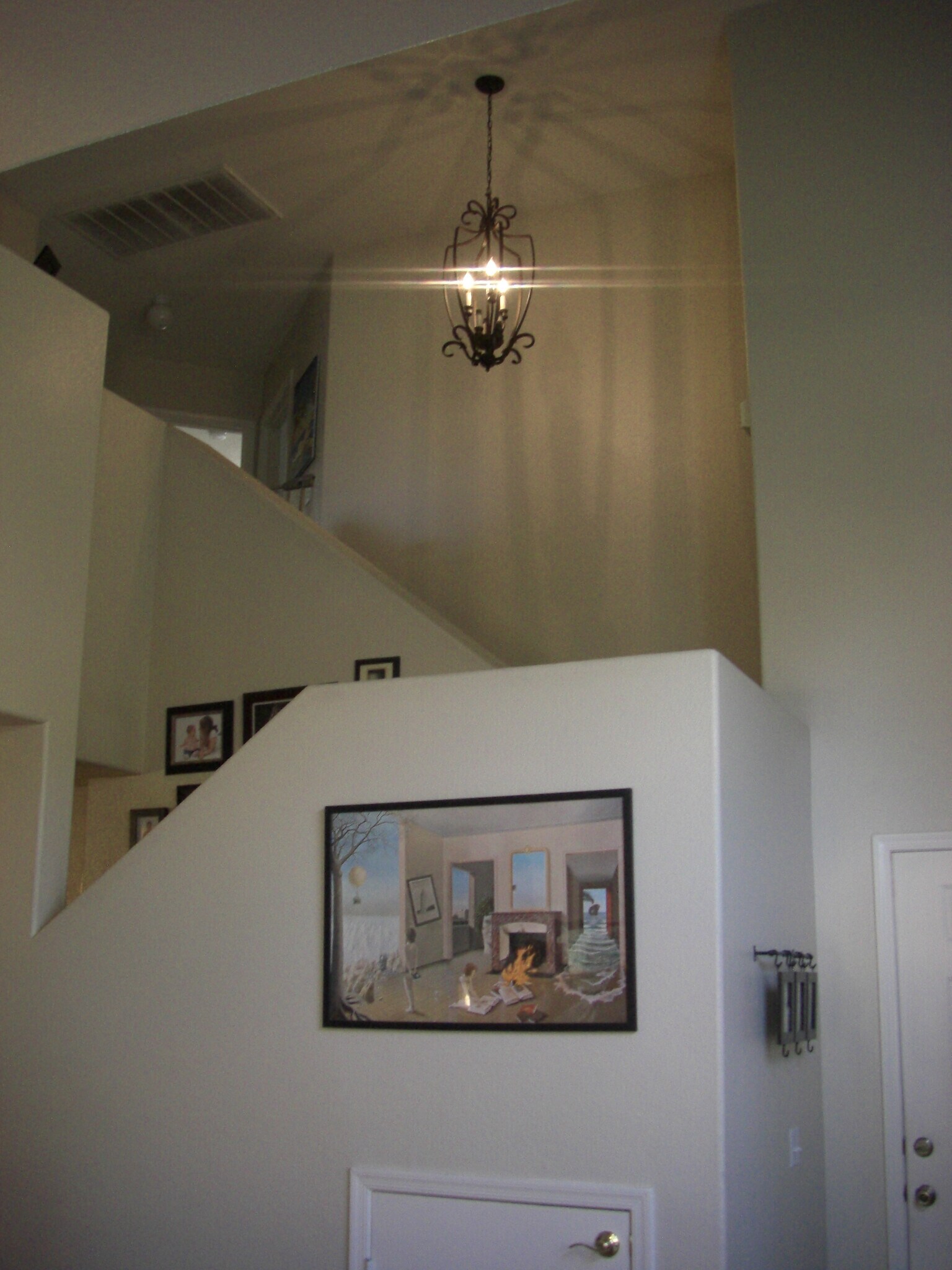 High vaulted ceiling - 9402 Santa Fe Rose Street