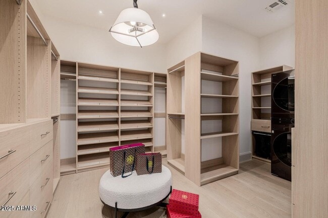 Building Photo - 3301 E Elm St