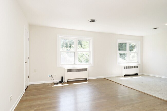 Building Photo - Student + Pet-Friendly Apartment With Ting Fiber Internet