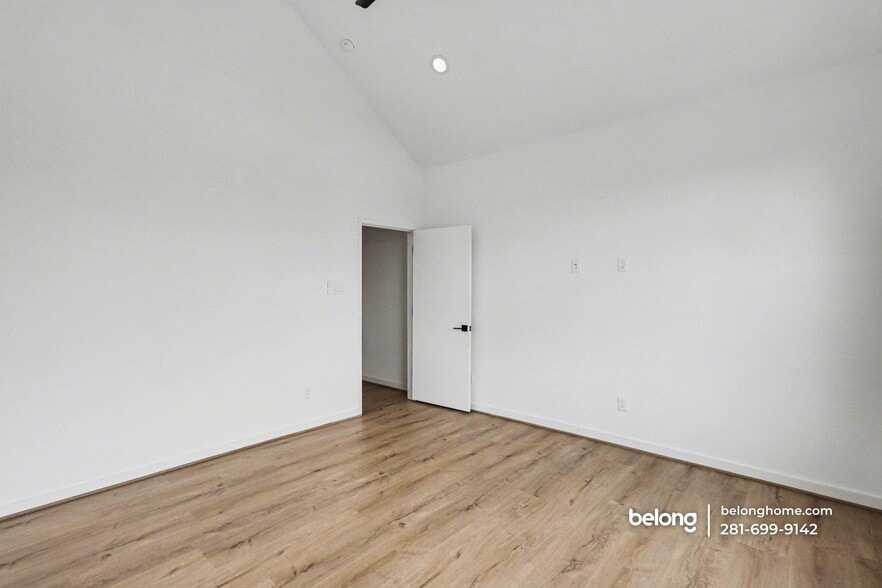 Building Photo - 203 Danna Ln