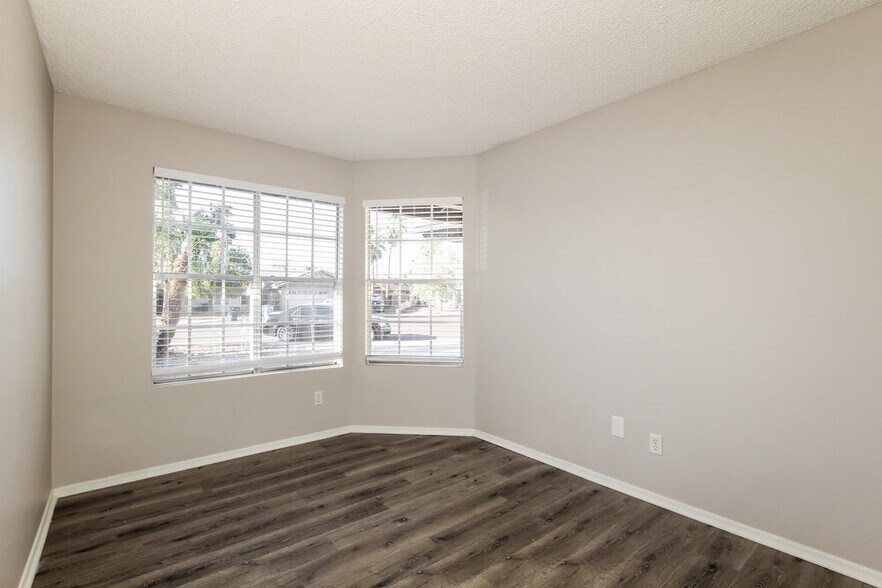 Building Photo - 1101 W Wickieup Ln