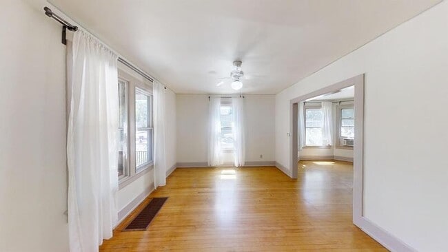 Building Photo - 564 S Ashley St