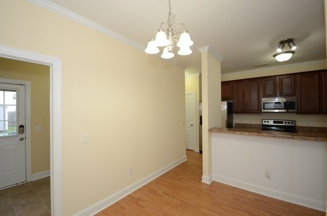 Building Photo - Beautiful 2-story home