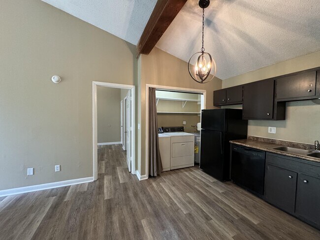 Building Photo - 3700 Squaw Valley Dr SW