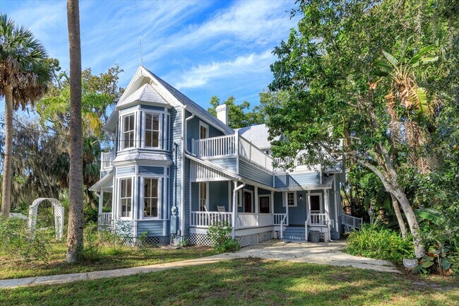 Building Photo - Mid term historic furnished rental
