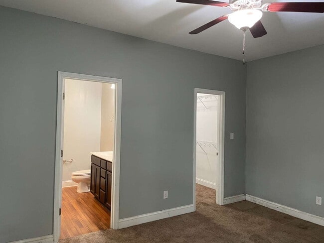 Building Photo - Pet Friendly Three Bedroom Two Full Bathro...