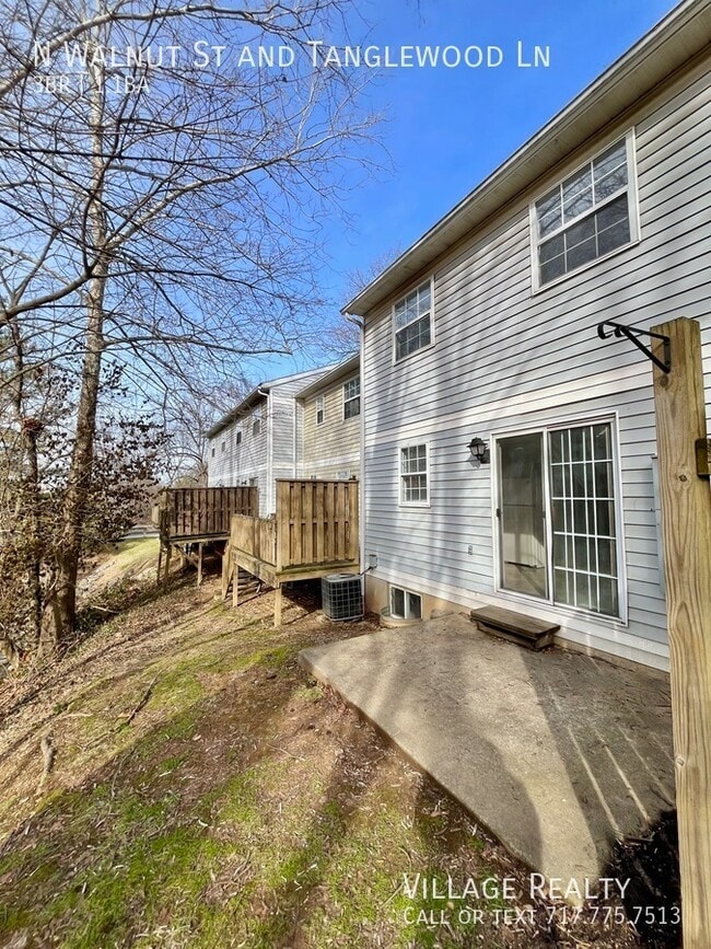 Building Photo - 492 N Walnut St