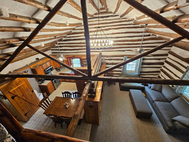 Building Photo - 642 Sunburst Rd