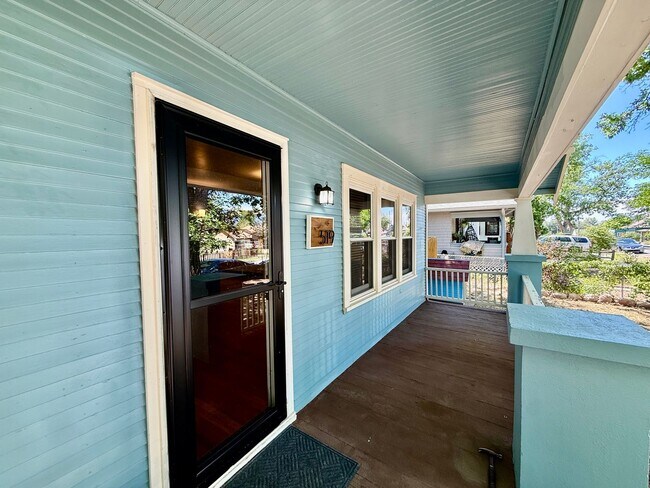 Building Photo - Charming 1925 Hillside Bungalow | Downtown Colorado Springs
