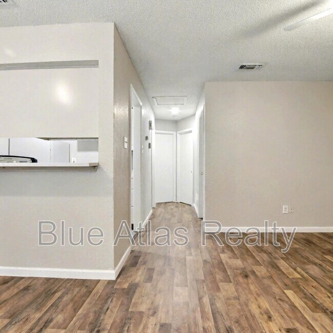 Building Photo - 5519 Wellesley Ave