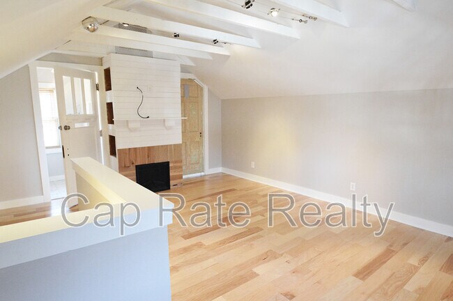 Building Photo - 216 Cherrington Rd