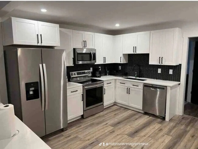 Building Photo - Room in House on Welch St SW