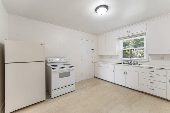 Building Photo - 1210 N 60th St