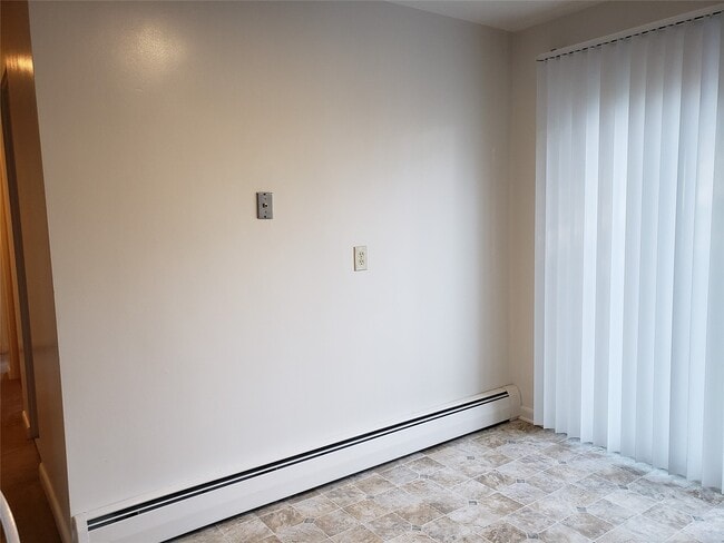 Building Photo - 17 Coventry Rd