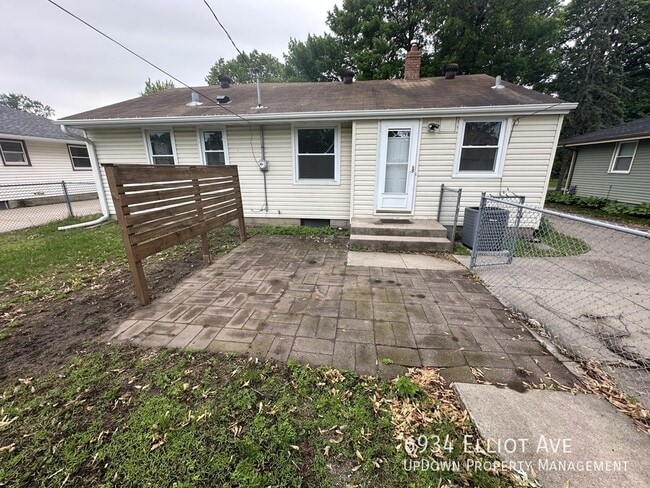 Building Photo - 6934 Elliot Ave