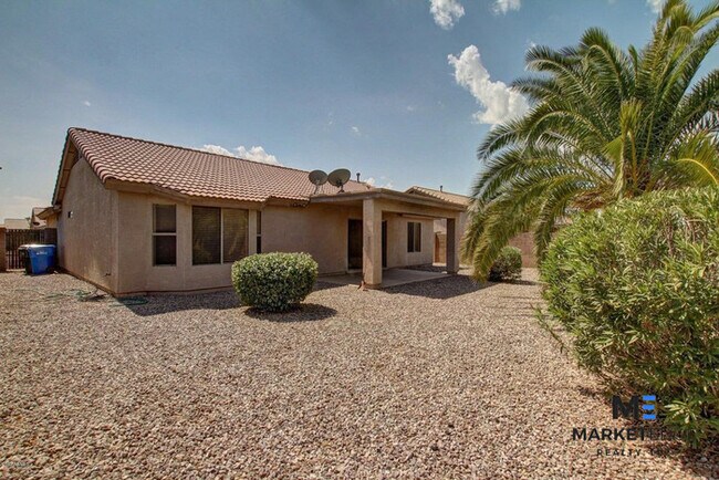 Building Photo - 3Bed/2Bath Home at Lower Buckeye Rd! JOIN ...