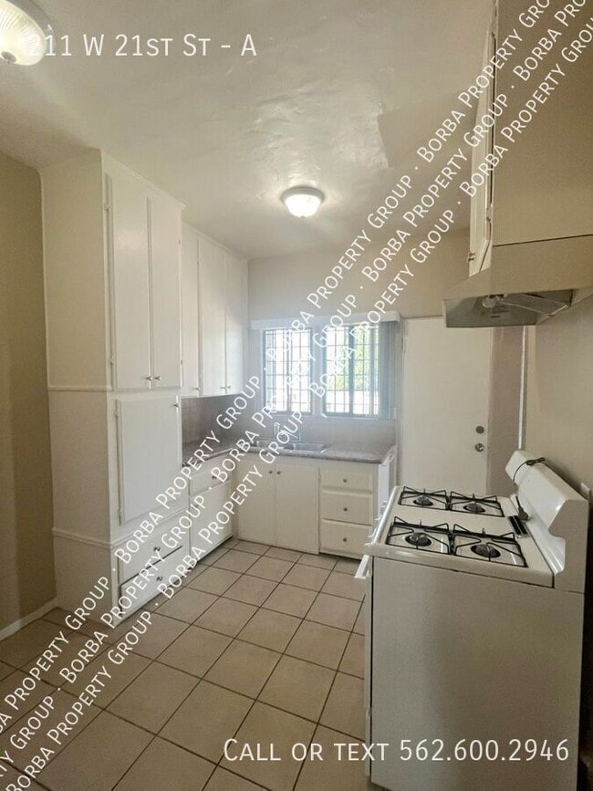 Primary Photo - 211 W 21st St