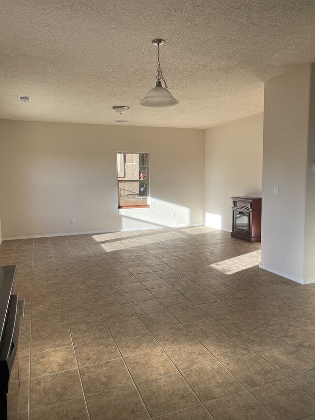 Building Photo - 2230 Vista de Colinas Dr SE