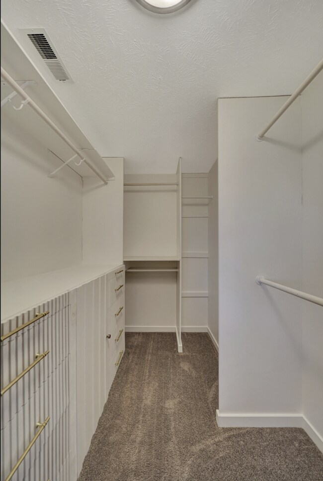 Building Photo - 7339 Yankee Woods Dr