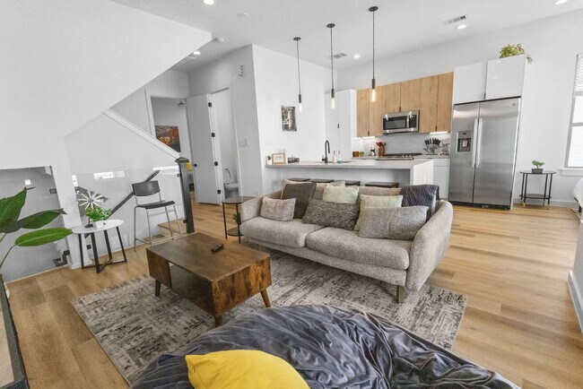 Building Photo - 6740 Peerless St