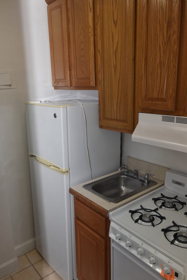 Building Photo - River Place #710-E