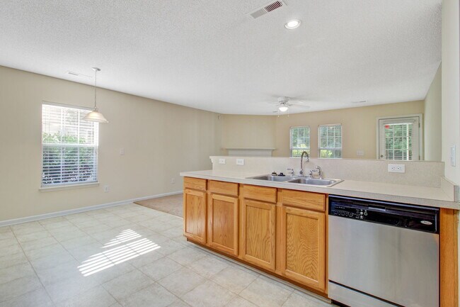 Building Photo - 5135 Ballantine Dr