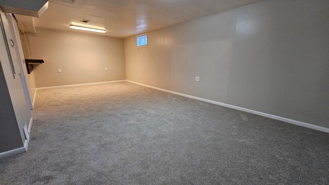 Building Photo - Spacious 5-Bedroom Ranch with Finished Basement & Oversized Garage!