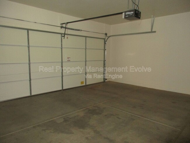 Building Photo - 4059 E Carla Vista Dr