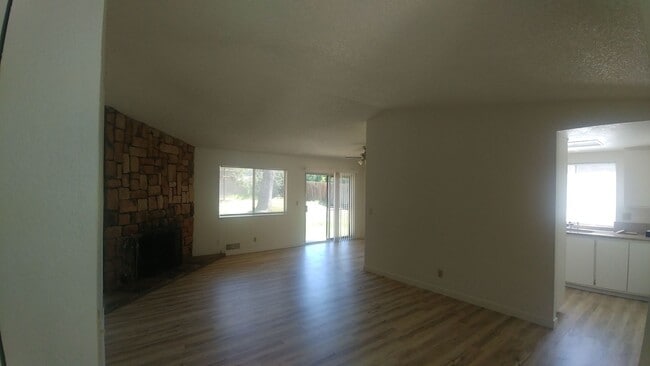 Building Photo - House: 3 Bedroom / 2 Bathroom - Loomis  (COMING SOON!!)