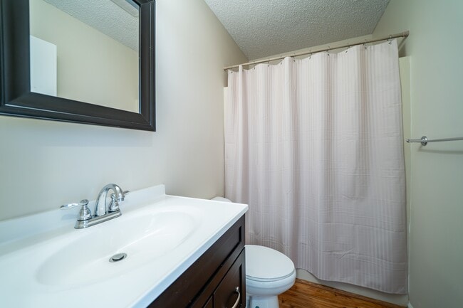 Building Photo - 49 Lake Dr