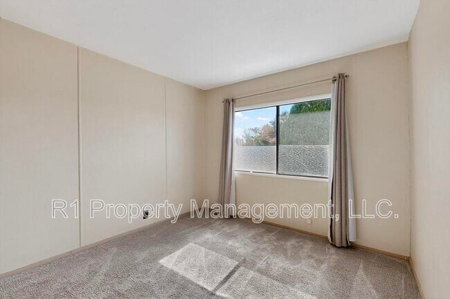 Building Photo - 165 Hilton Ave NW