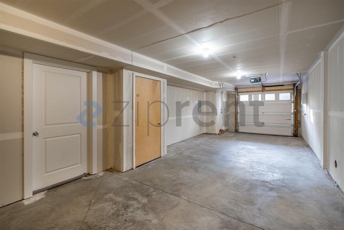 Building Photo - Unit 6