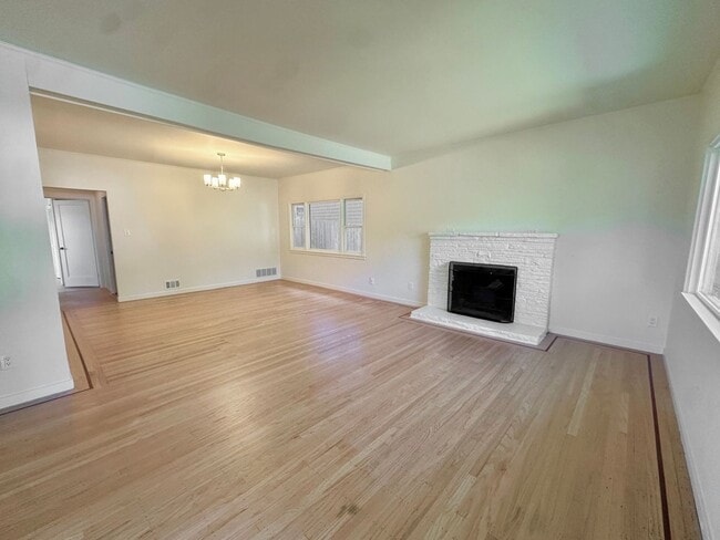 Building Photo - 9 Bungalow Ave