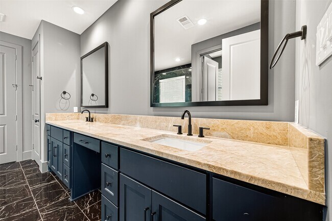 Building Photo - 2427 Camden Creek Ln