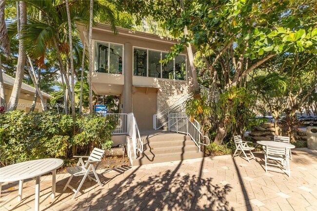 Building Photo - 770 NE 69th St