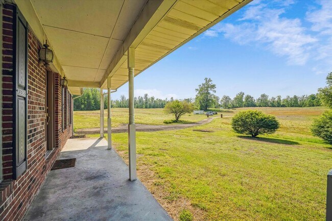 Building Photo - 13245 Croom Rd