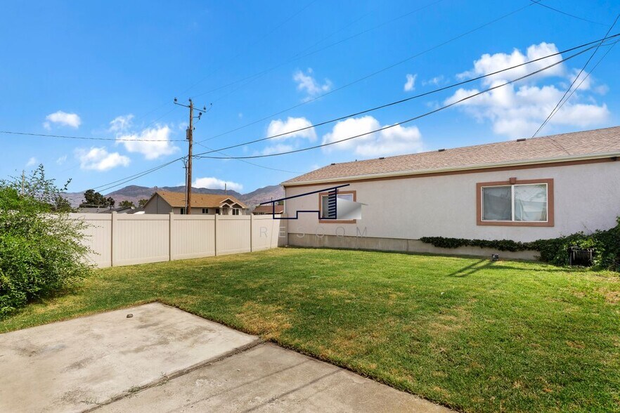 Building Photo - 167 4700 South