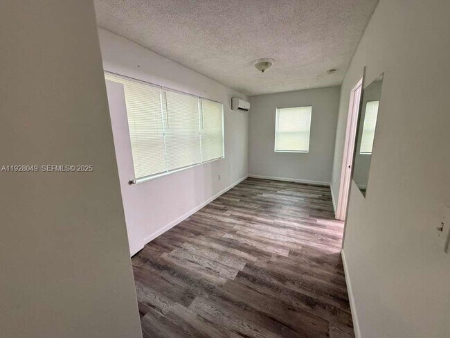 Building Photo - 812 NW 26th Ave