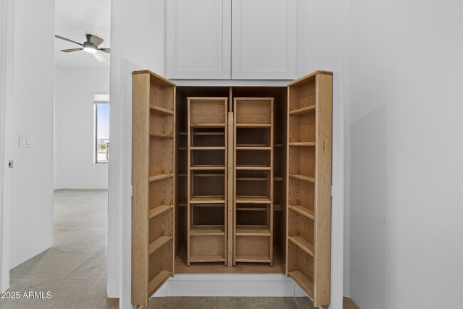 Building Photo - 2617 W Desert Hills Dr