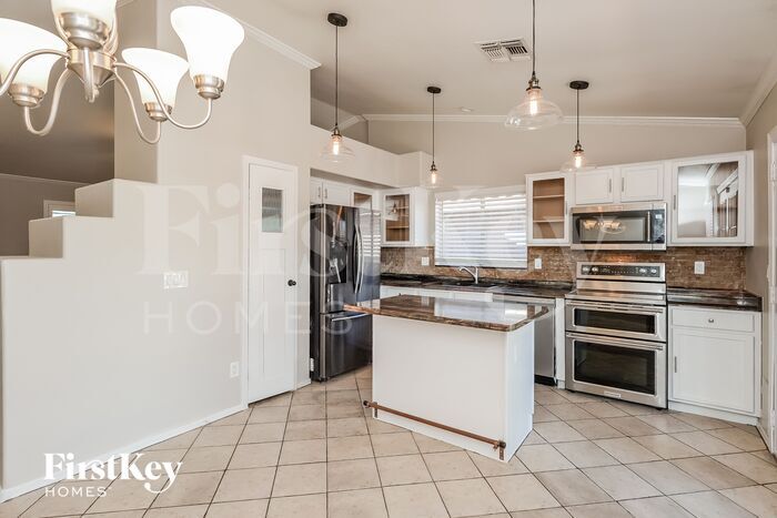 Building Photo - 755 S Del Rancho
