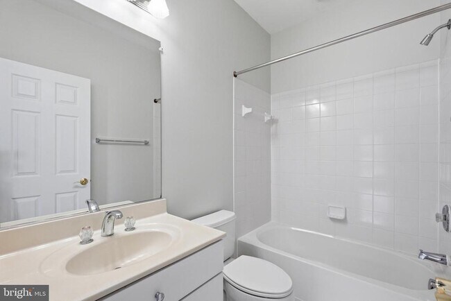 Building Photo - 5285 Meadow Estates Dr