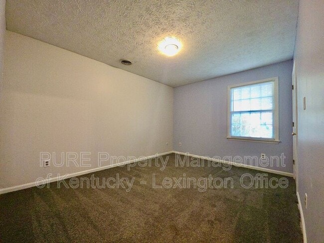 Building Photo - 305 Williamsburg Dr