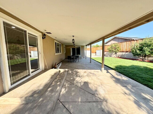 Building Photo - Large Evergreen Home with Solar & Community Pool